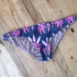 New never worn Acacia Heliconia print bottoms